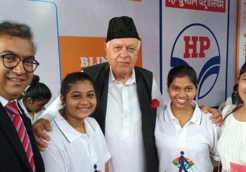 Ex. Jammu & Kashmir CM, Farooq Abdullah with Dr. Nishant Kumar (L) and Prof. Minakshi Kumar (R) at Eyebetes @ Siddhi Vinayak 2017